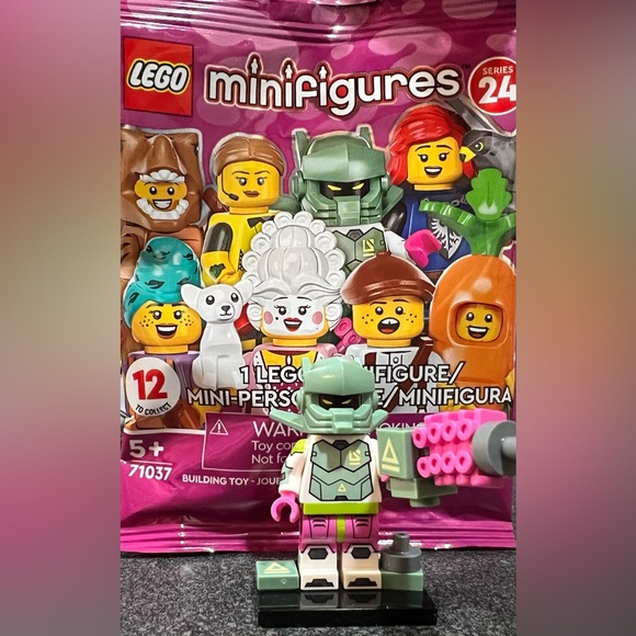 Lego Collectable Minifigures Series 24 - Robot Warrior - Picture 1 of 2